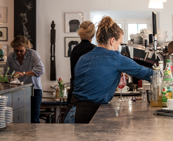 cafelottebar team-at-work-01-600.jpeg